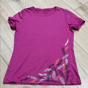 Icebreaker Fuchsia Short Sleeve Tee with Feather Print